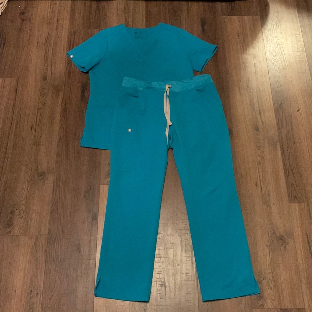 Figs LIMITED EDITION Scrub Set in Teal, Medium Petite